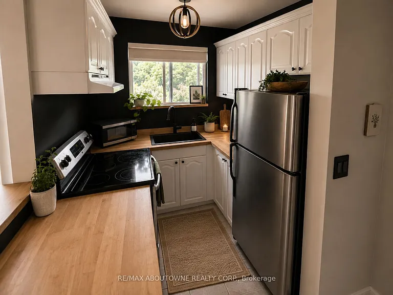 2373 King St E #51 — Photo 4