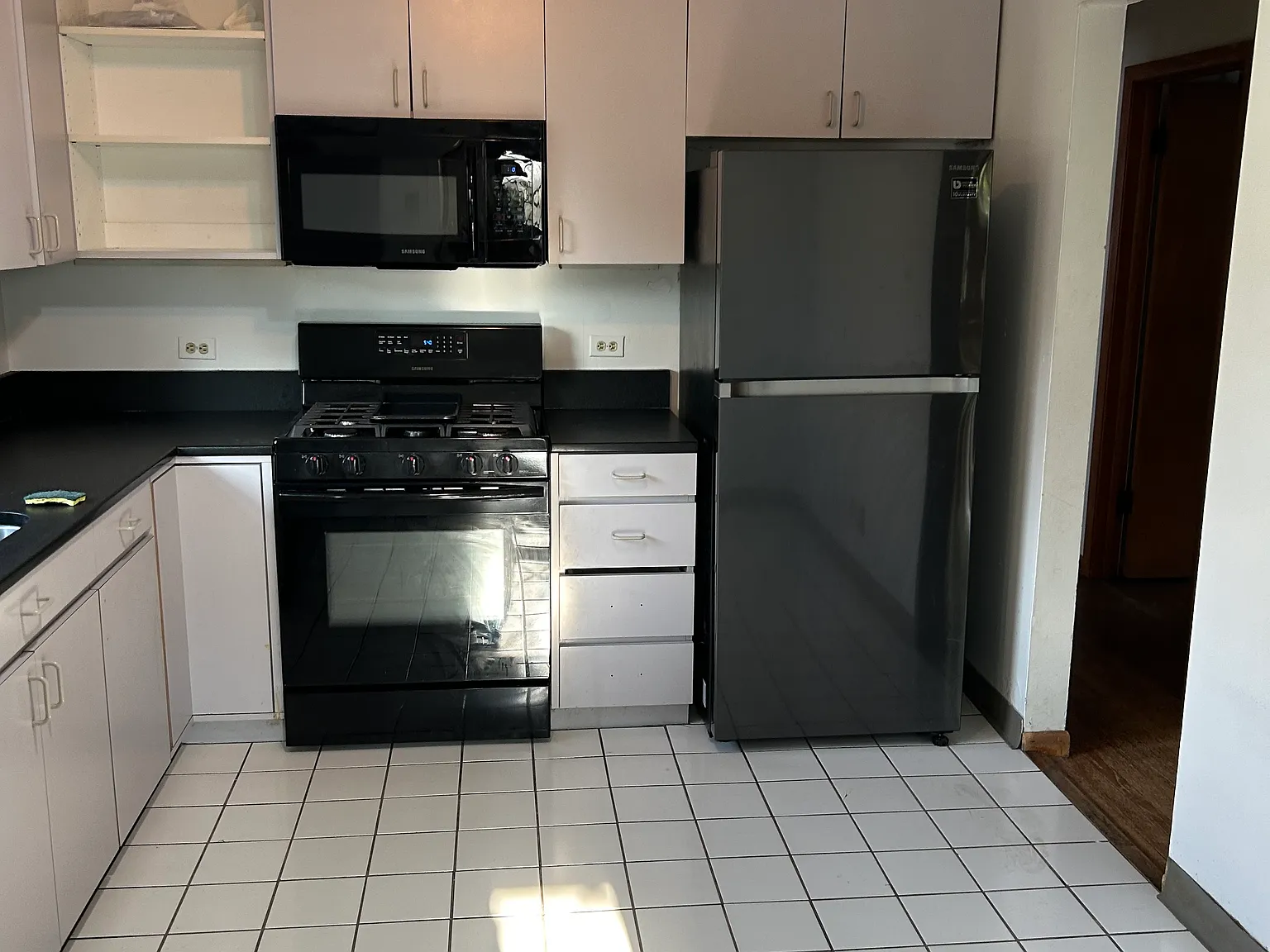 3 bed, 1750 sqft, $2,950 — Photo 4
