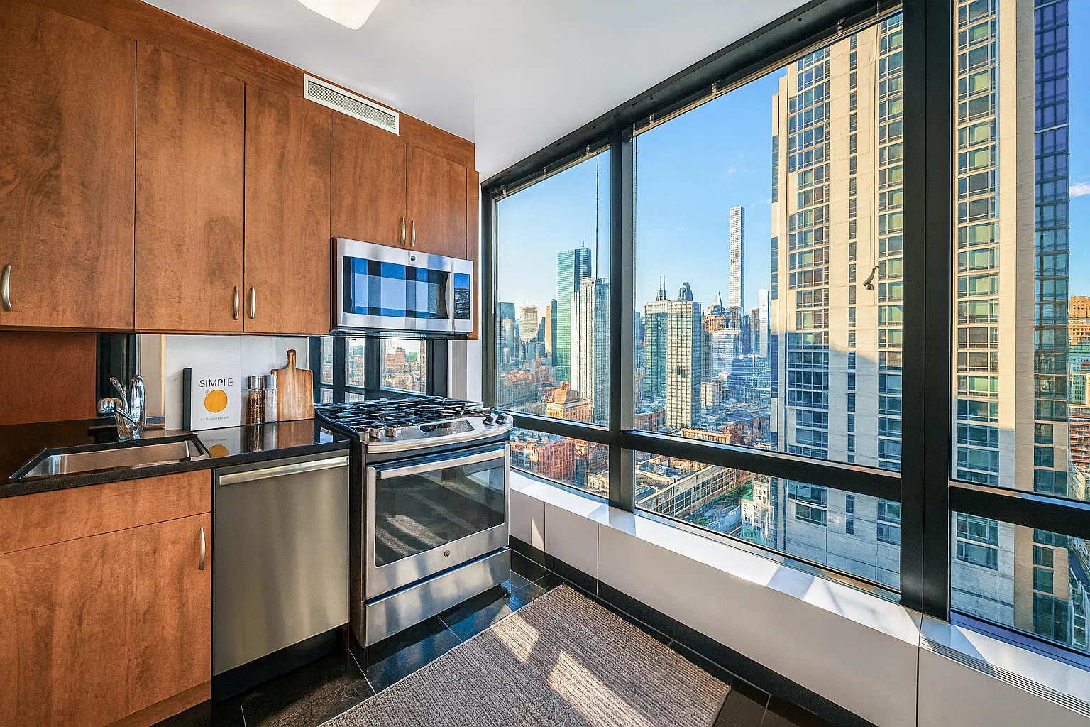 420 East 61st Street — Photo 4