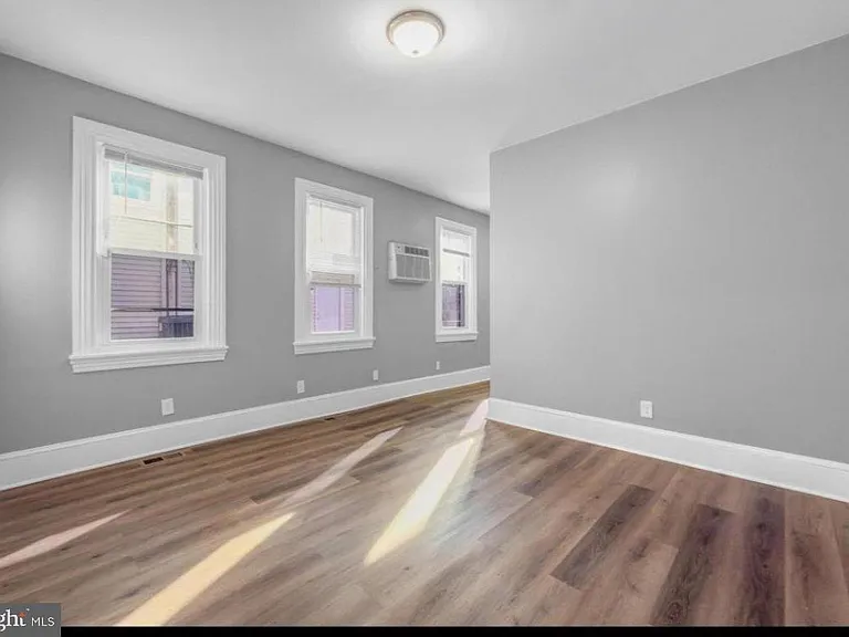 302 Jones Ave — Photo 2
