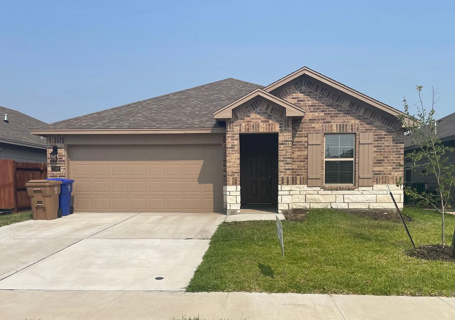 New Flour Bluff rental only $2200-ASAP Move-in — Photo 1