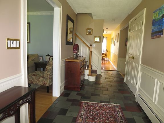 3rd image of 22 Westerly Ln S