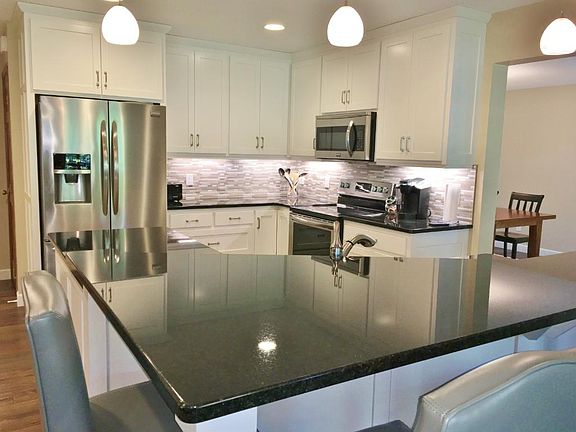 4th image of 2575 Colony Cir