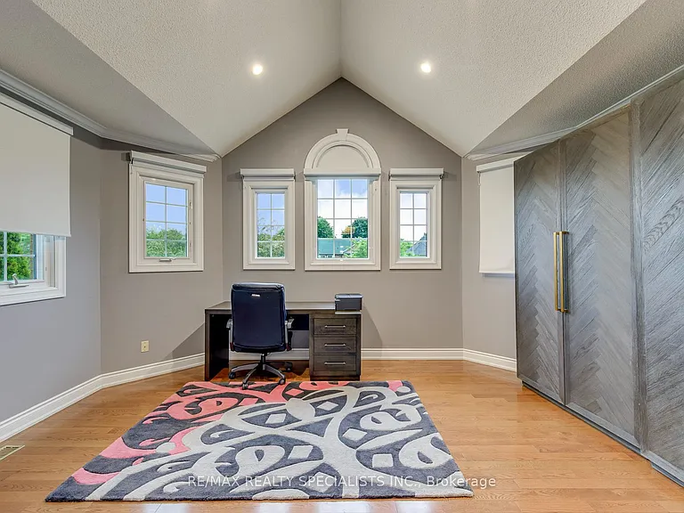 1499 Ravensmoor Cres — Photo 29