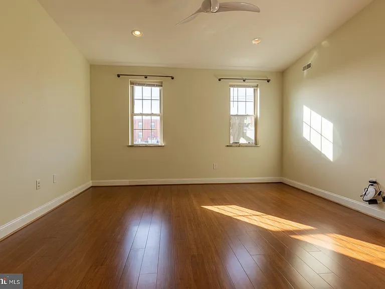 235 W Jefferson St — Photo 12
