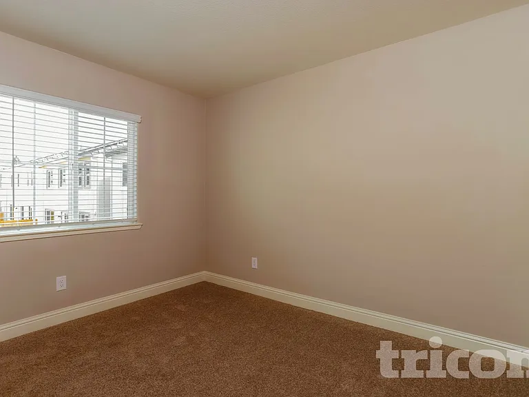 816 Chiselville Ln — Photo 12