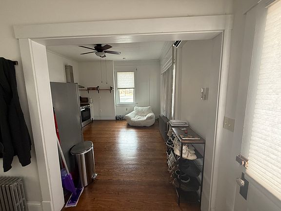 5th image of 252 W Main St