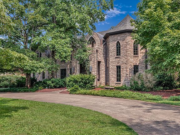 3rd image of 1108 Belle Meade Blvd
