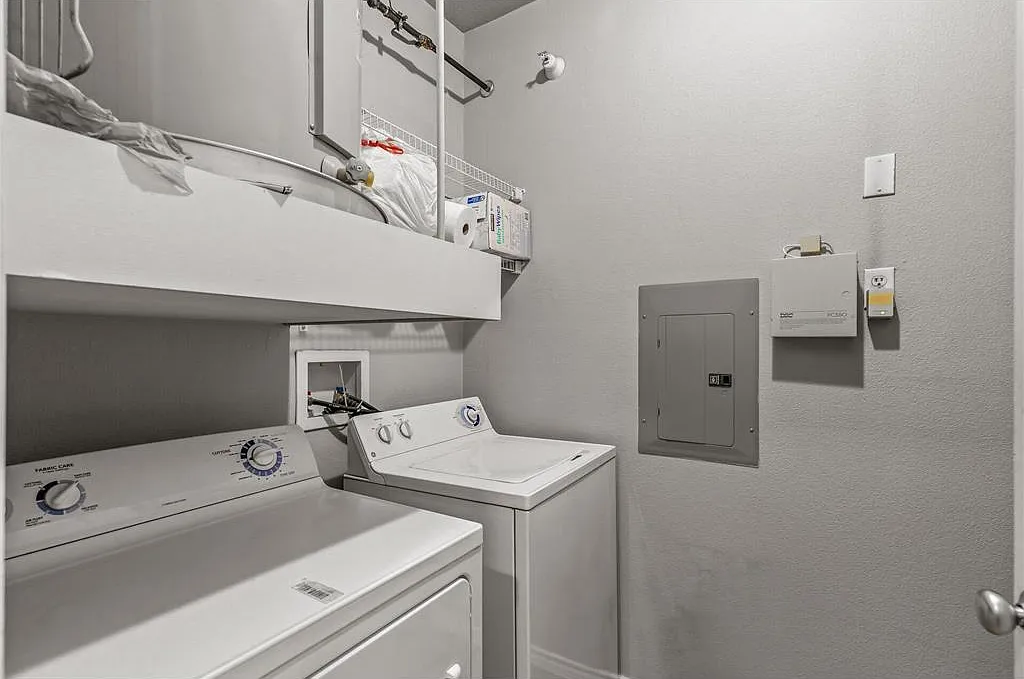 1 bed, 835 sqft, $1,350 — Photo 4