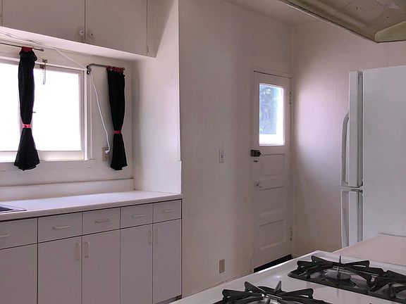 3rd image of 346 Corbett Ave