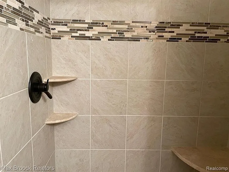 4585 Laurel Club Cir — Photo 15