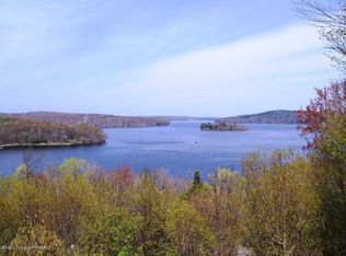 Lake View Rd, Greentown, PA 18426