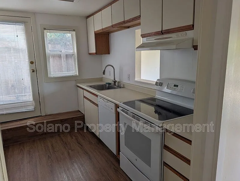 1 bed, 1.0 bath, 615 sqft, $1,695 — Photo 3