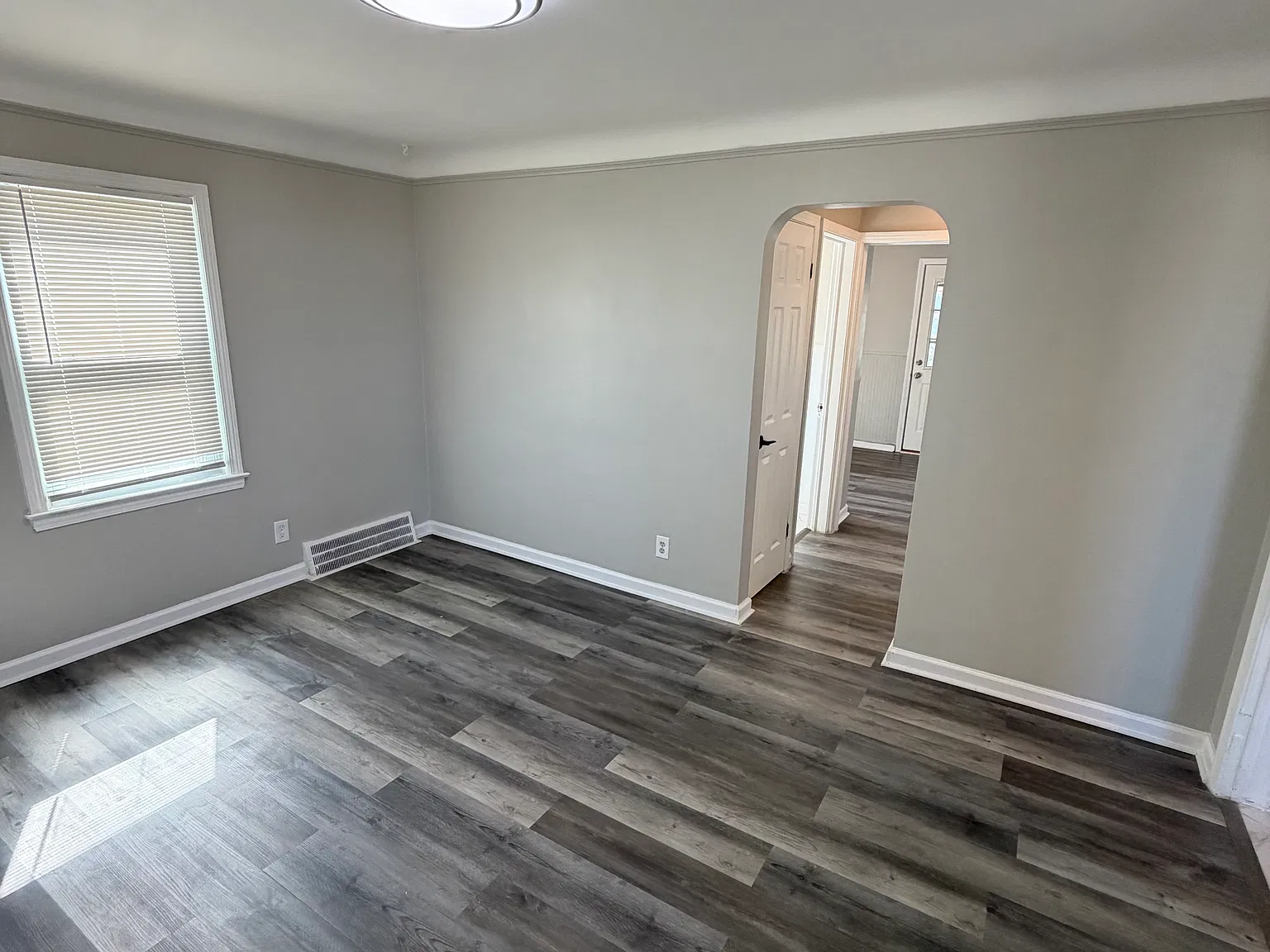 3 bed, 1080 sqft, $1,600 — Photo 4
