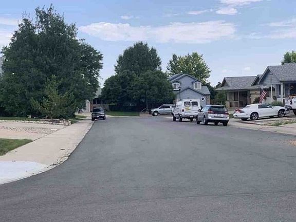 Exterior Neighborhood (street photo)