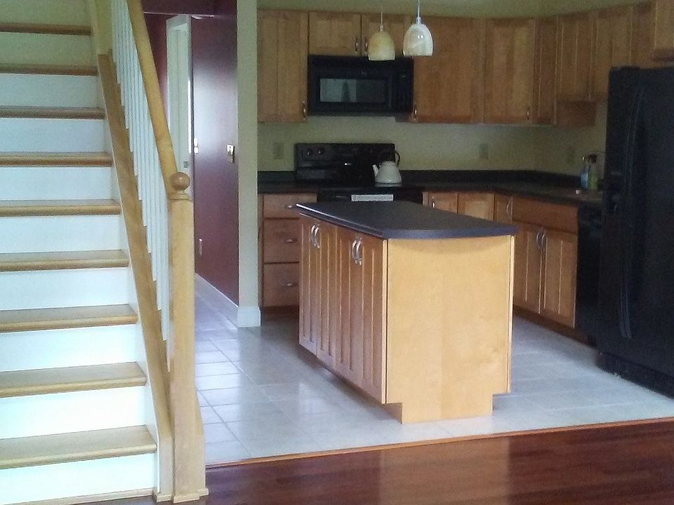 2nd image of 10 Myers Farm Ln