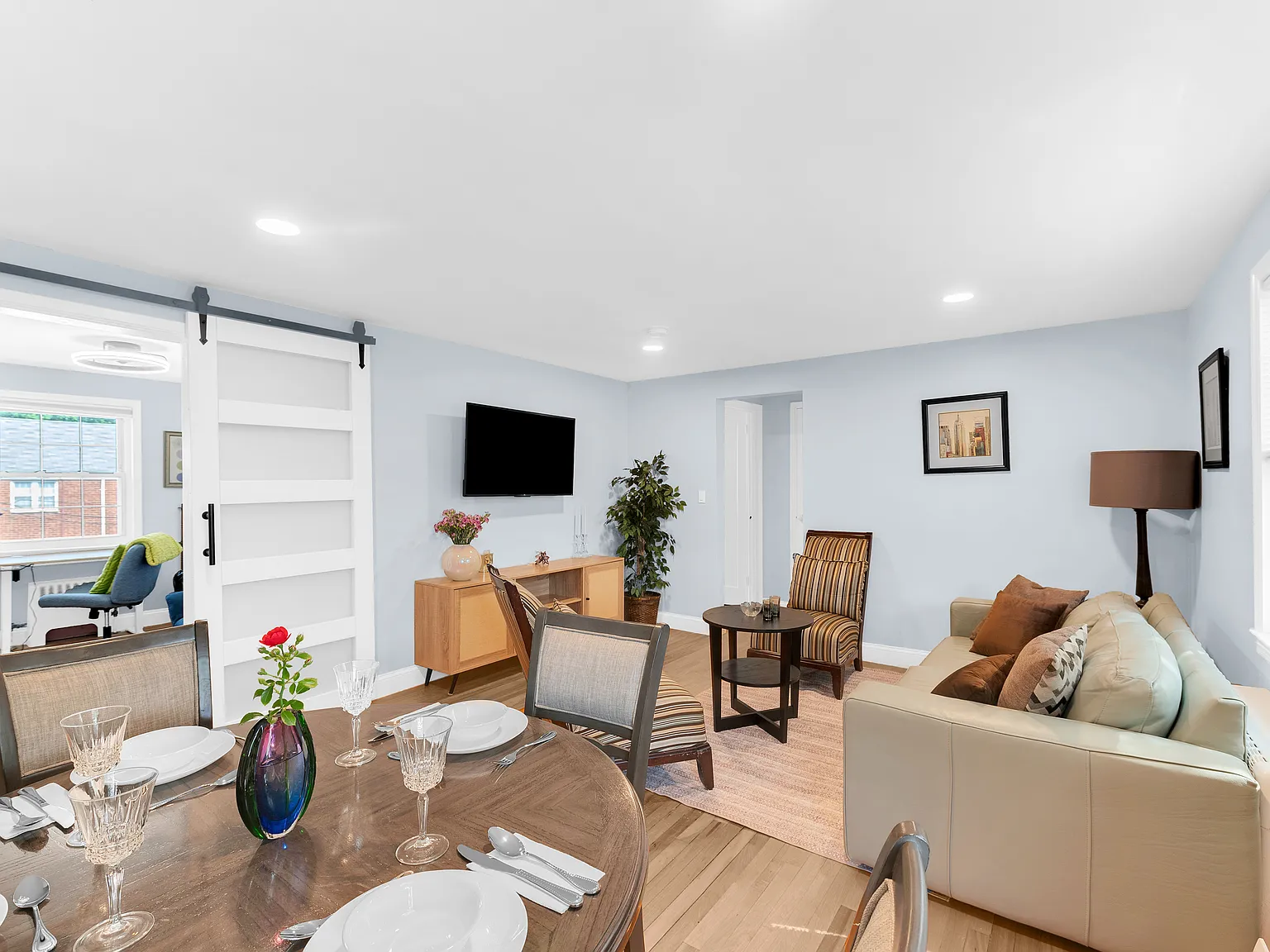 1 bed, 650 sqft, $2,400 — Photo 1