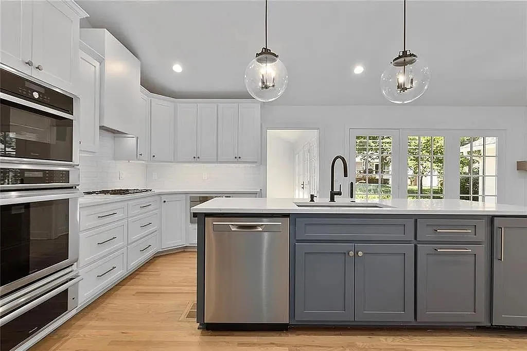 4 bed, 3.5 bath, 4026 sqft, $7,000 — Photo 3