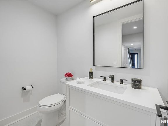 3rd image of 401 Grand Ave #B