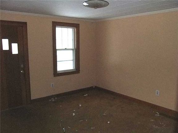 2nd image of 123 Campbell St