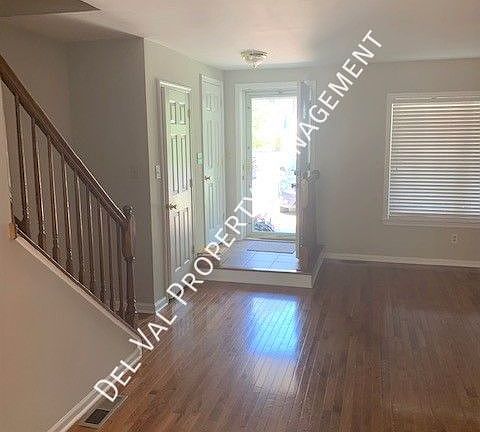2nd image of 106 Wood St