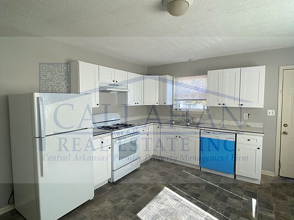 4th image of 901 W 43rd St