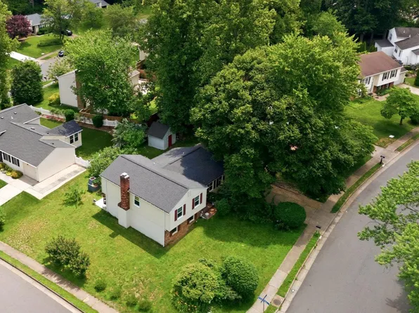 5141 Bradfield Dr, Annandale, VA 22003