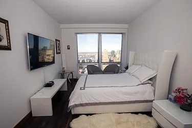 Rented by R New York