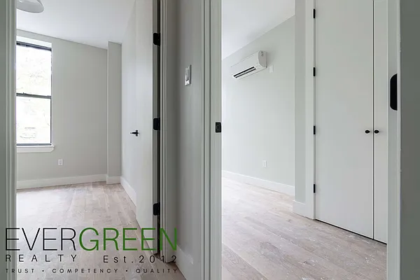 Rented by Evergreen Apartments BK | media 20