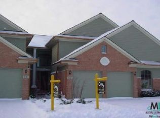 1030 E Lorenzo Ct, Troy, MI 48085