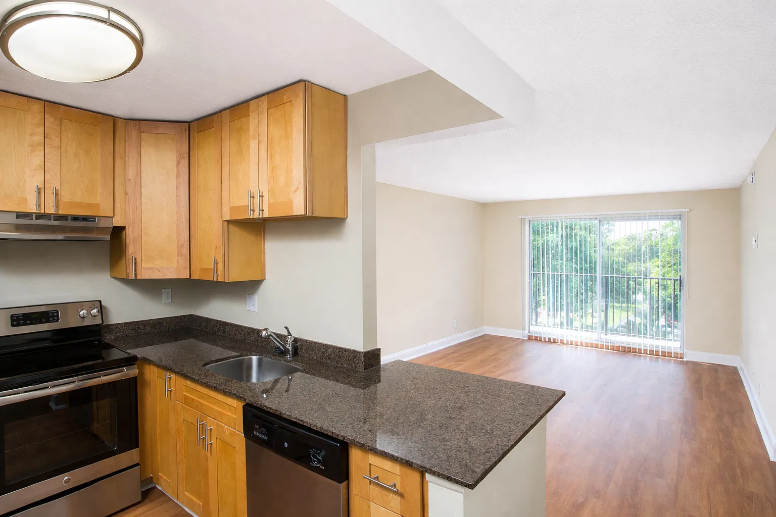 Plantation Gardens Apartment Homes — Photo 2