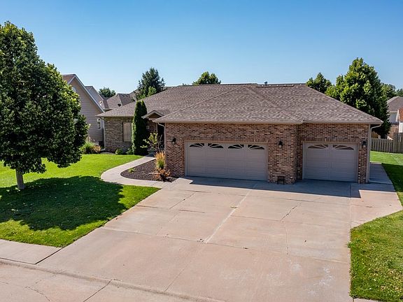 4th image of 4014 Bretwood Court