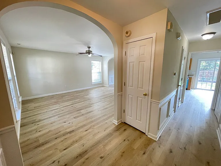 606 Ascott Way — Photo 3