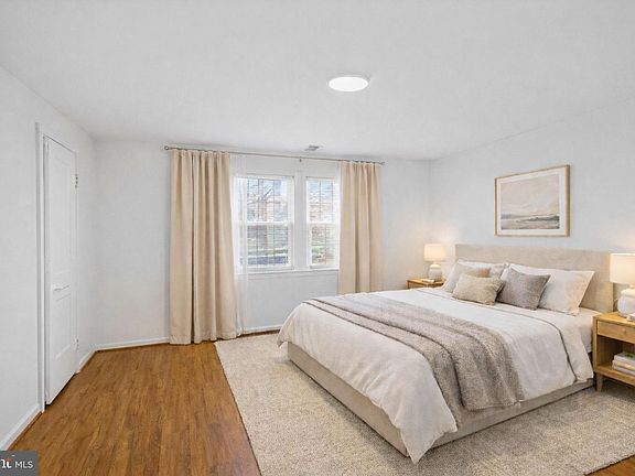 4th image of 1305 Orren St NE