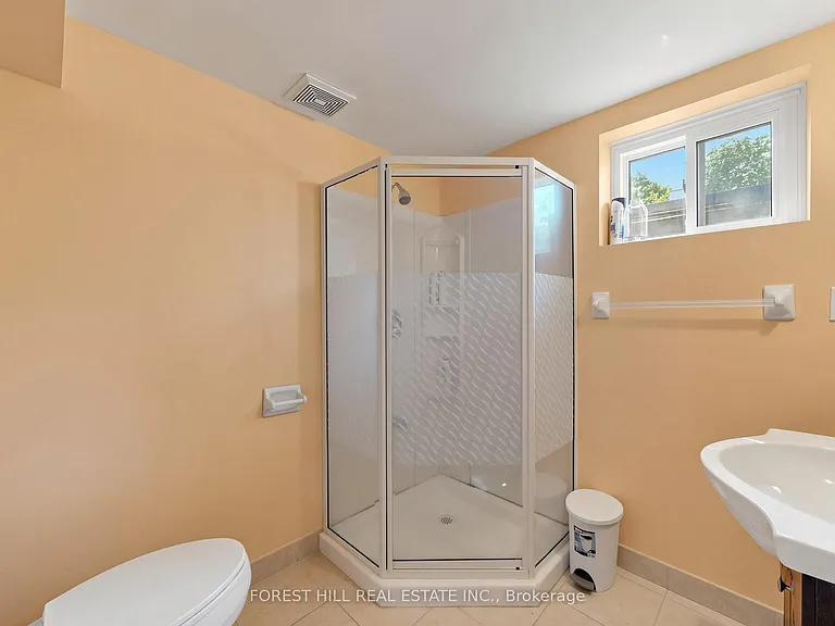 32 Wycliffe Cres — Photo 43