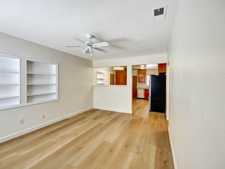 942 E 3rd Ave #A — Photo 5
