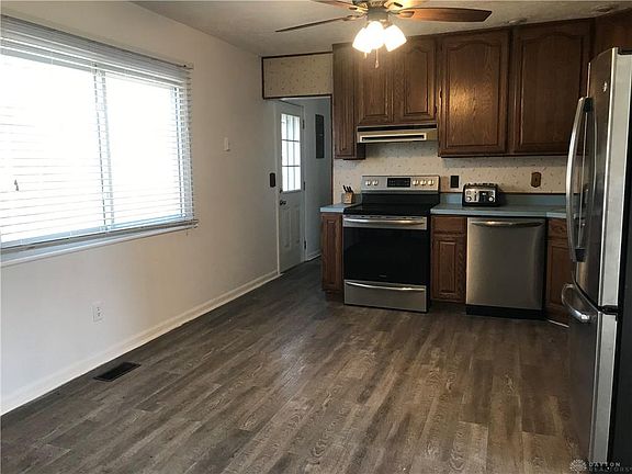 5th image of 315 Poplar St