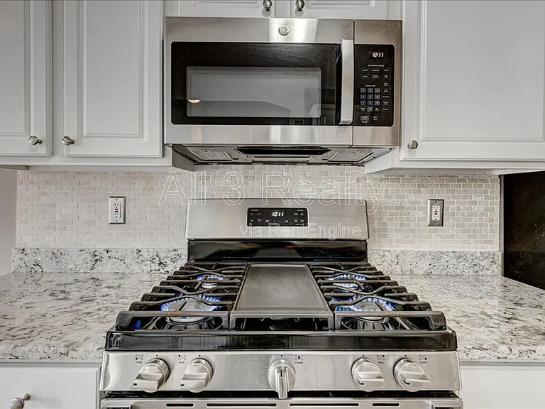 2540 Alvecot Cir — Photo 43