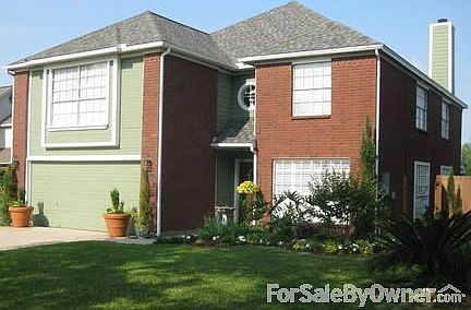 Front View
						:
						Imagine yourself in this lovely gated community, close to shopping and schools.