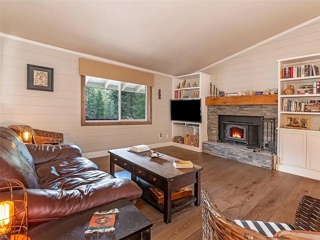 1351 Zurich Ln photo 1