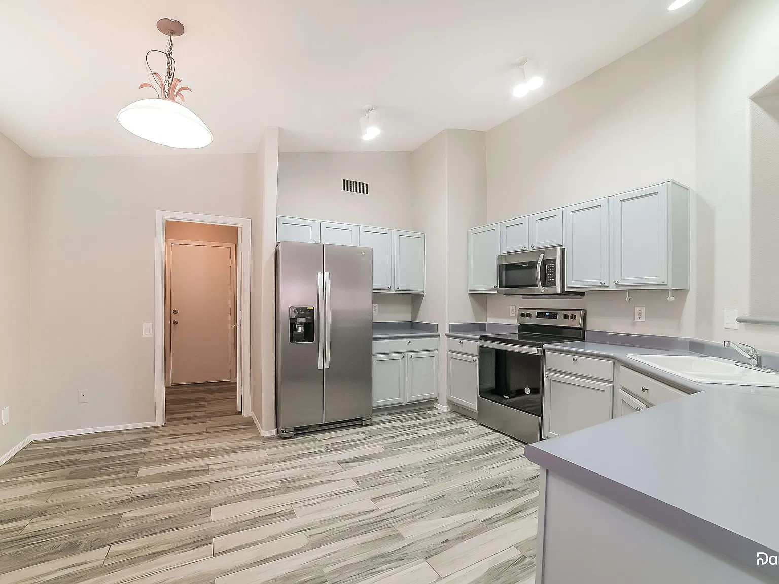 3 bed, 2.0 bath, 1528 sqft, $2,250 — Photo 2