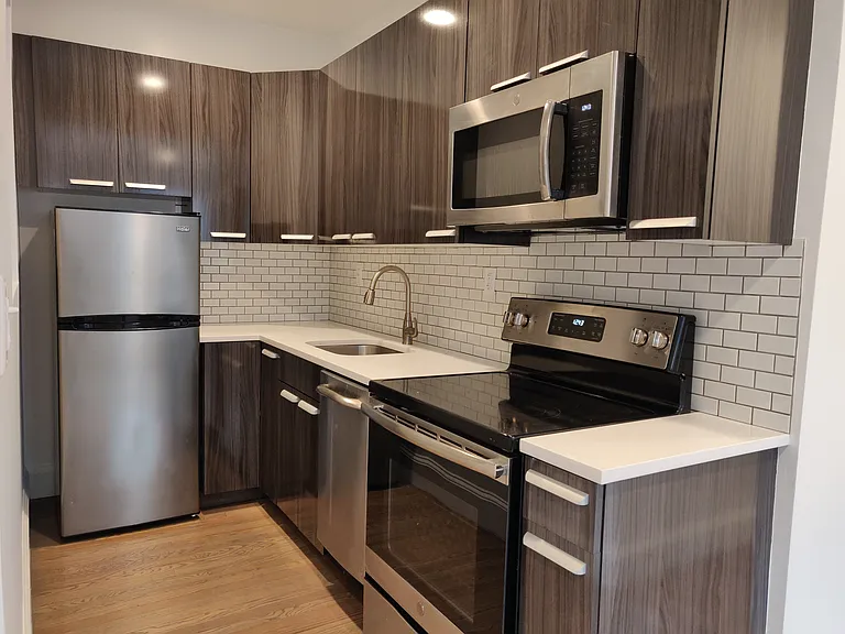 21 Peterborough St #4 — Photo 1