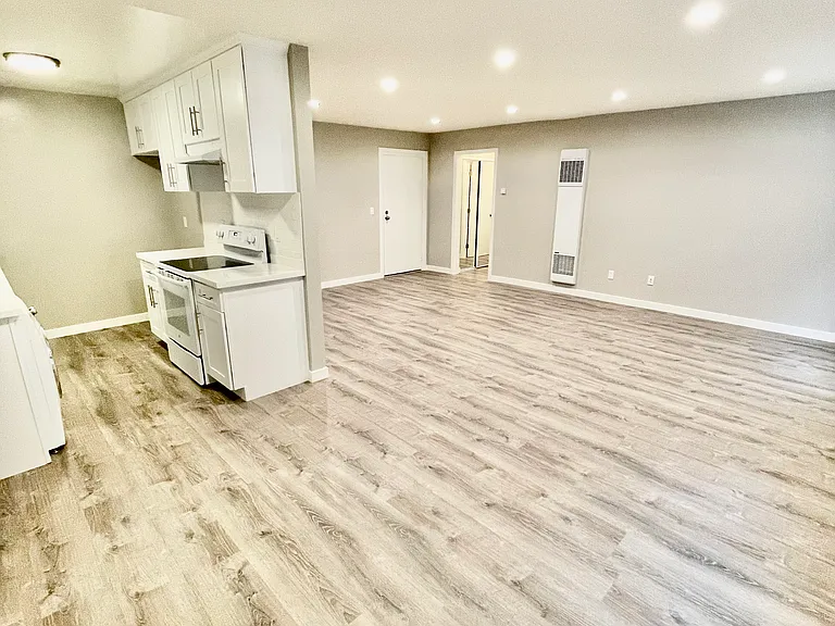 1136 N. Central Ave — Photo 8
