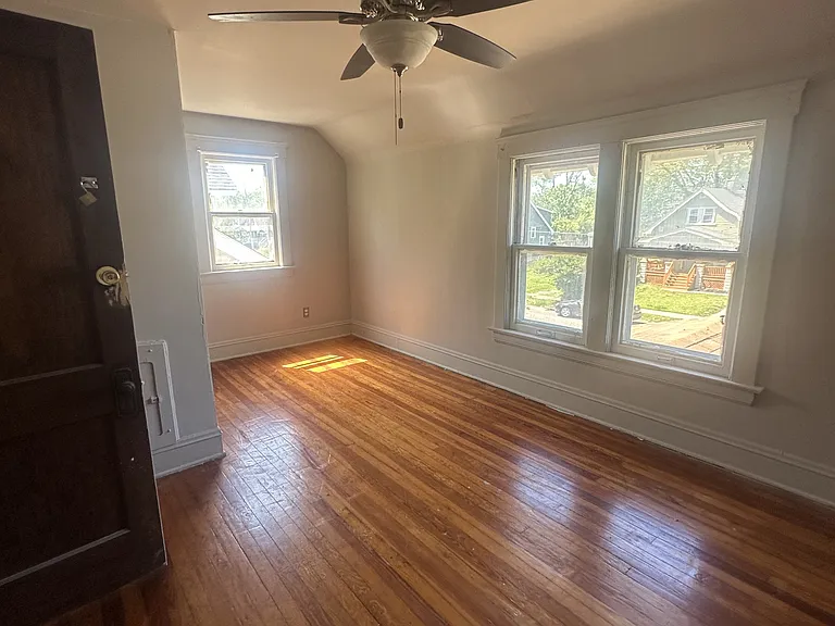 13610 Bartlett Ave — Photo 4