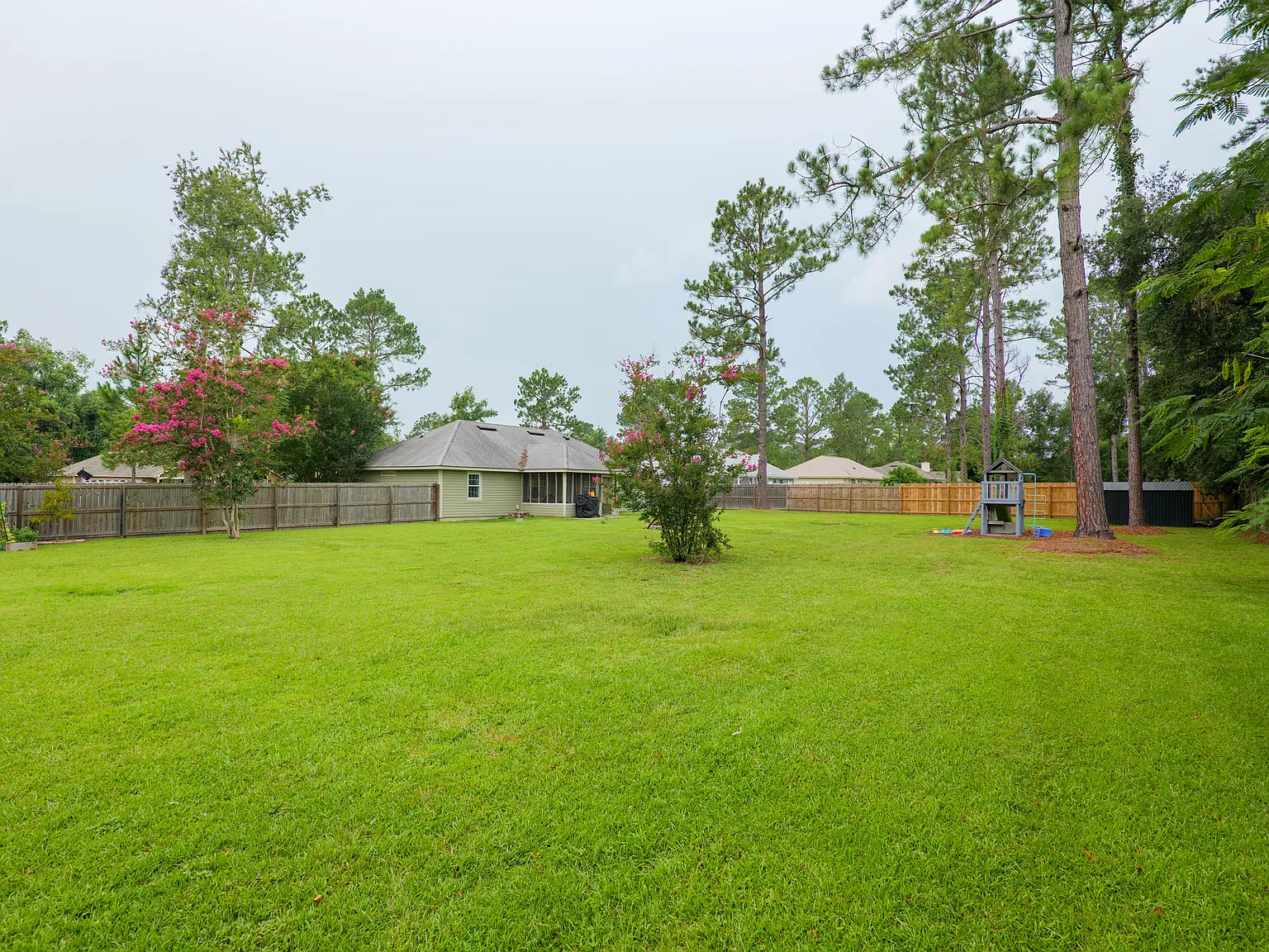 4 bed, 1331 sqft, $1,750 — Photo 2