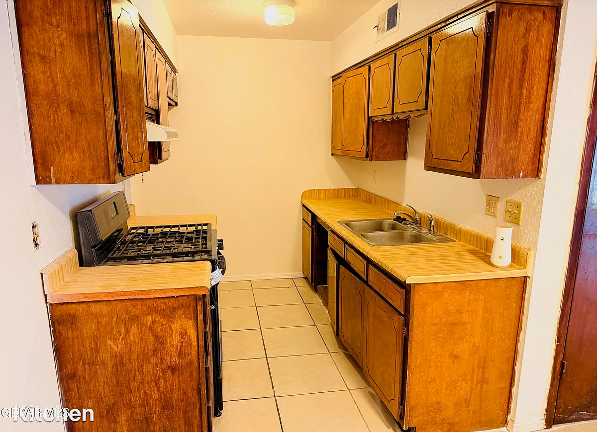 Building Photo - 10555 Kinross Ave