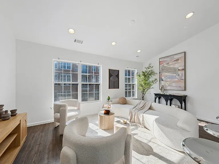 3 Soho Dr #108 — Photo 7