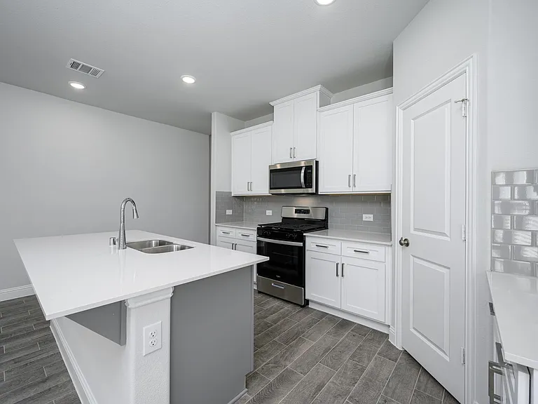 501 Amenduni Ln — Photo 7