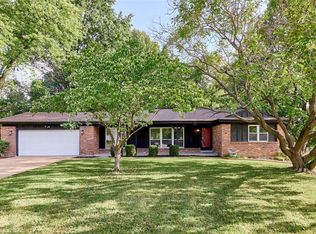 948 Roussillon Ct, Saint Louis, MO 63135