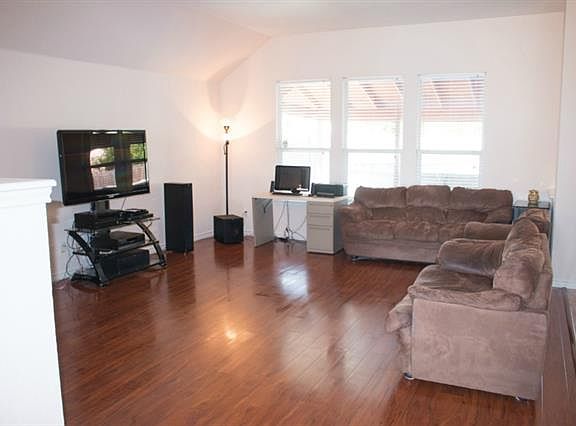 4th image of 2612 Hearthside Ln